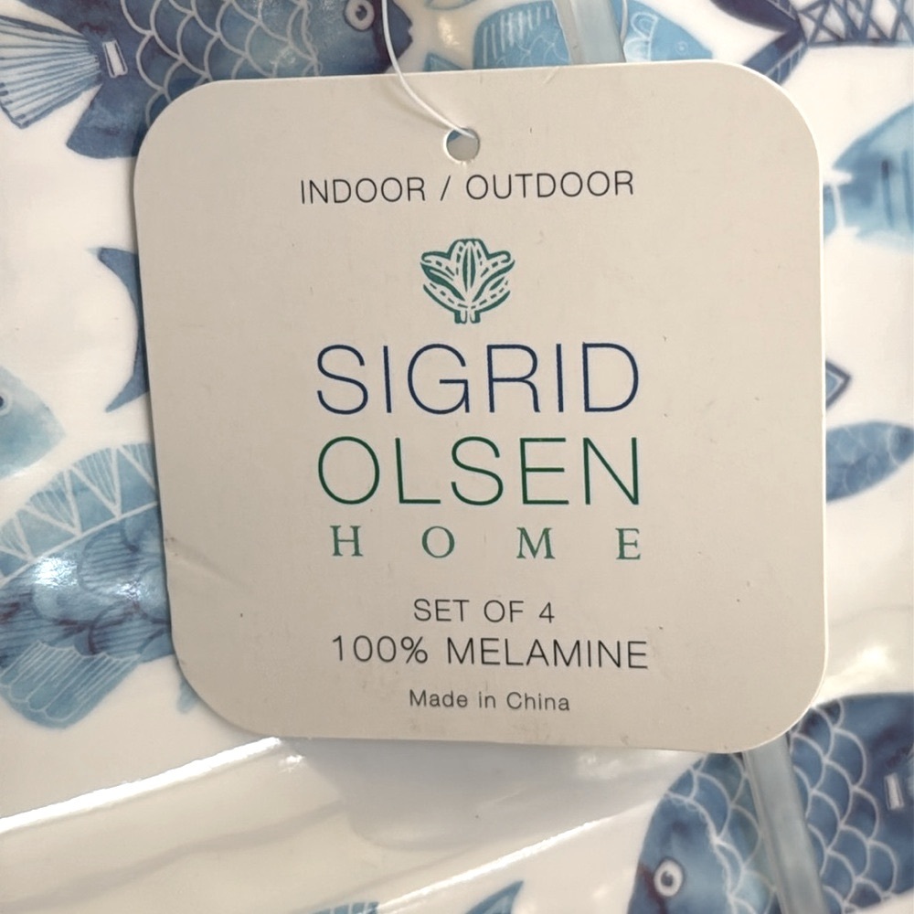 New Sigrid Olsen Blue Fish Melamine Set (4). Rectangular serving plates 9” x 14” - Picture 5 of 7